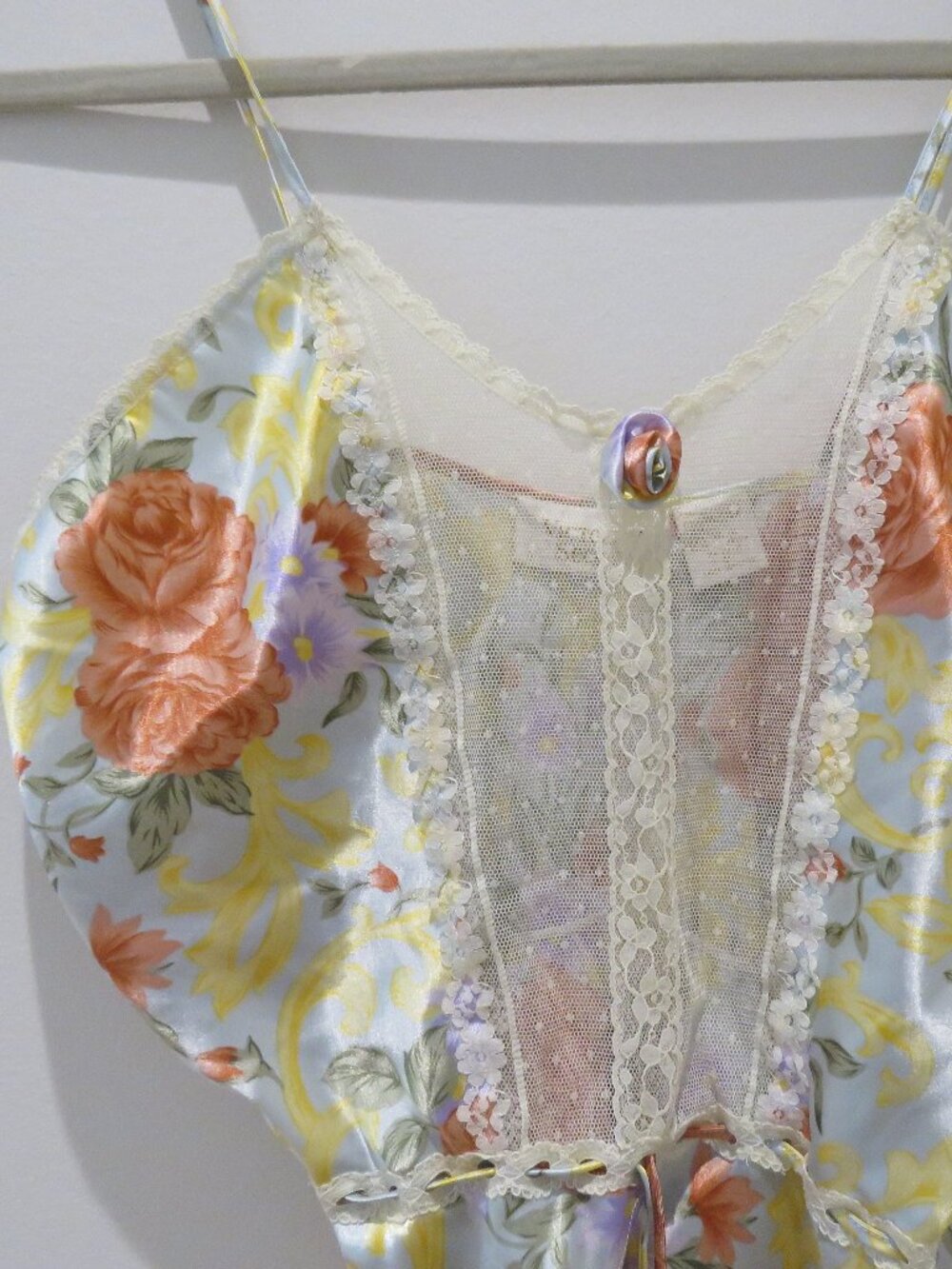 VINTAGE VICTORIA'S SECRET Gold Label Floral Satin Lace Cami Top Coquette Y2K - Picture 3 of 13